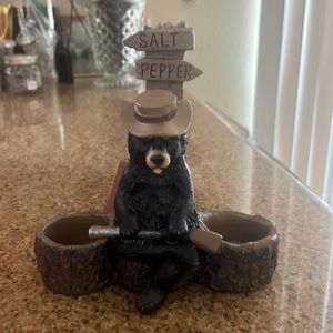 BNWT DWK Bear Salt & Pepper Shaker Holder